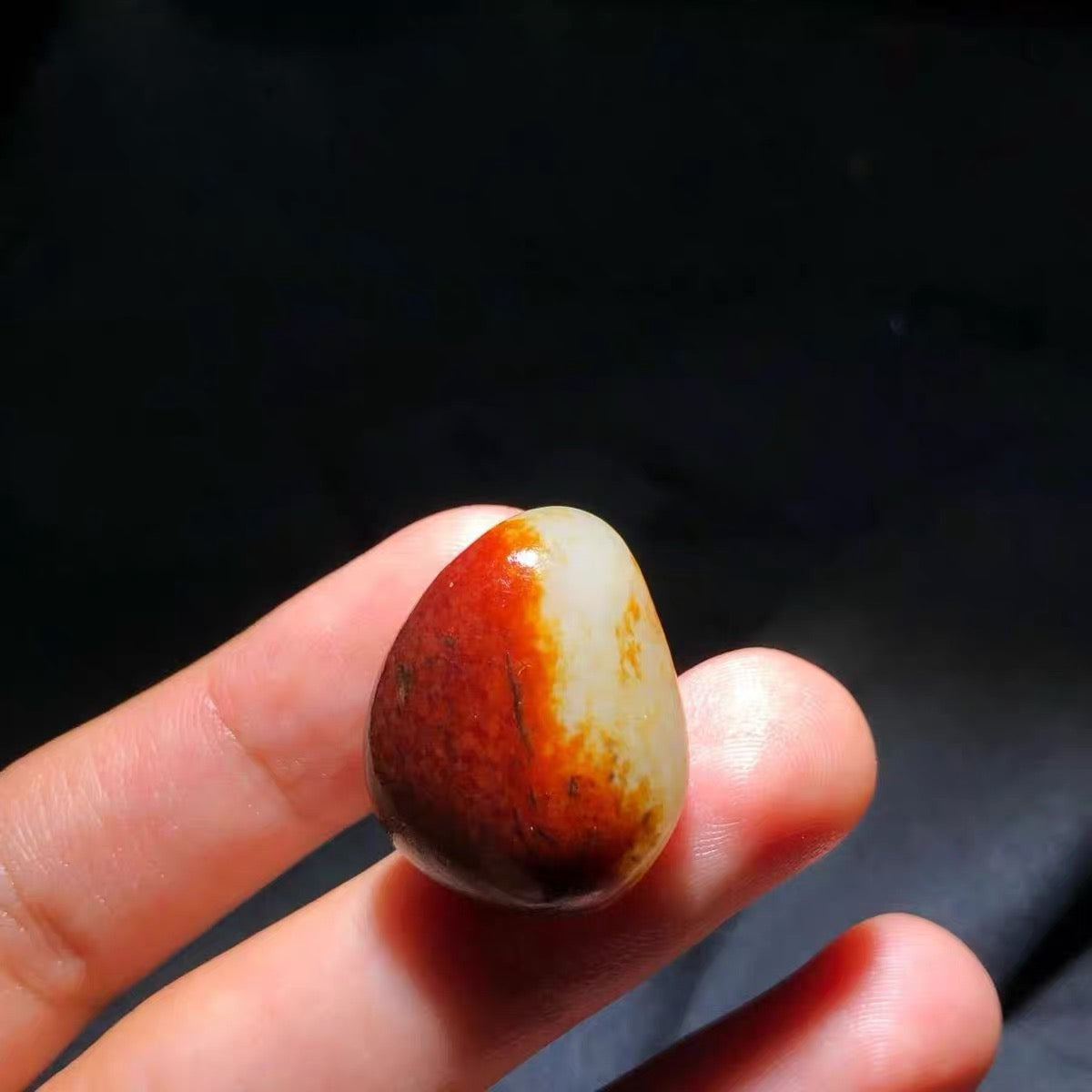 新疆和田玉籽料红皮独籽原石