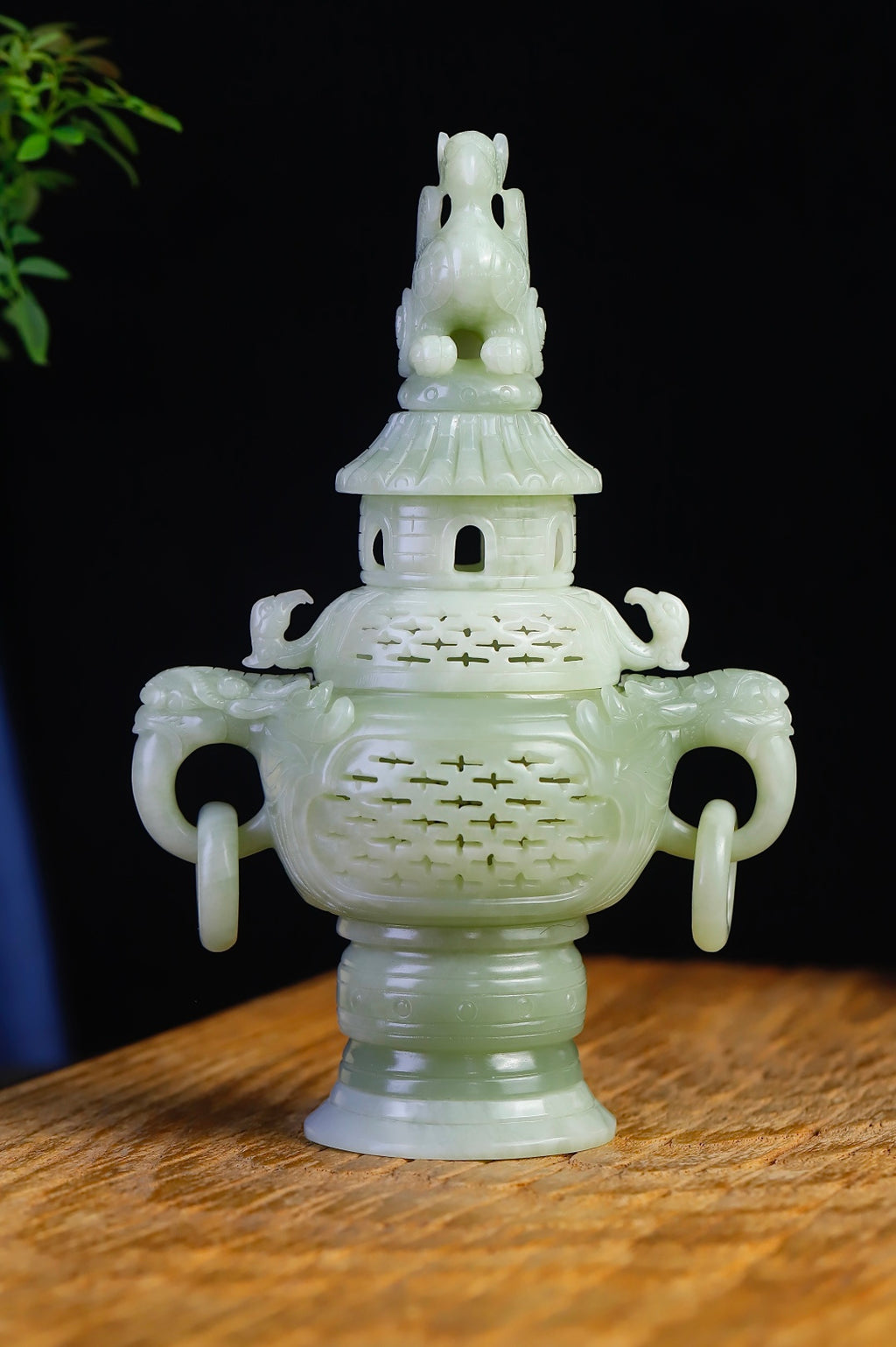 《瑞獸守護 香爐》精品和田玉晴水擺件