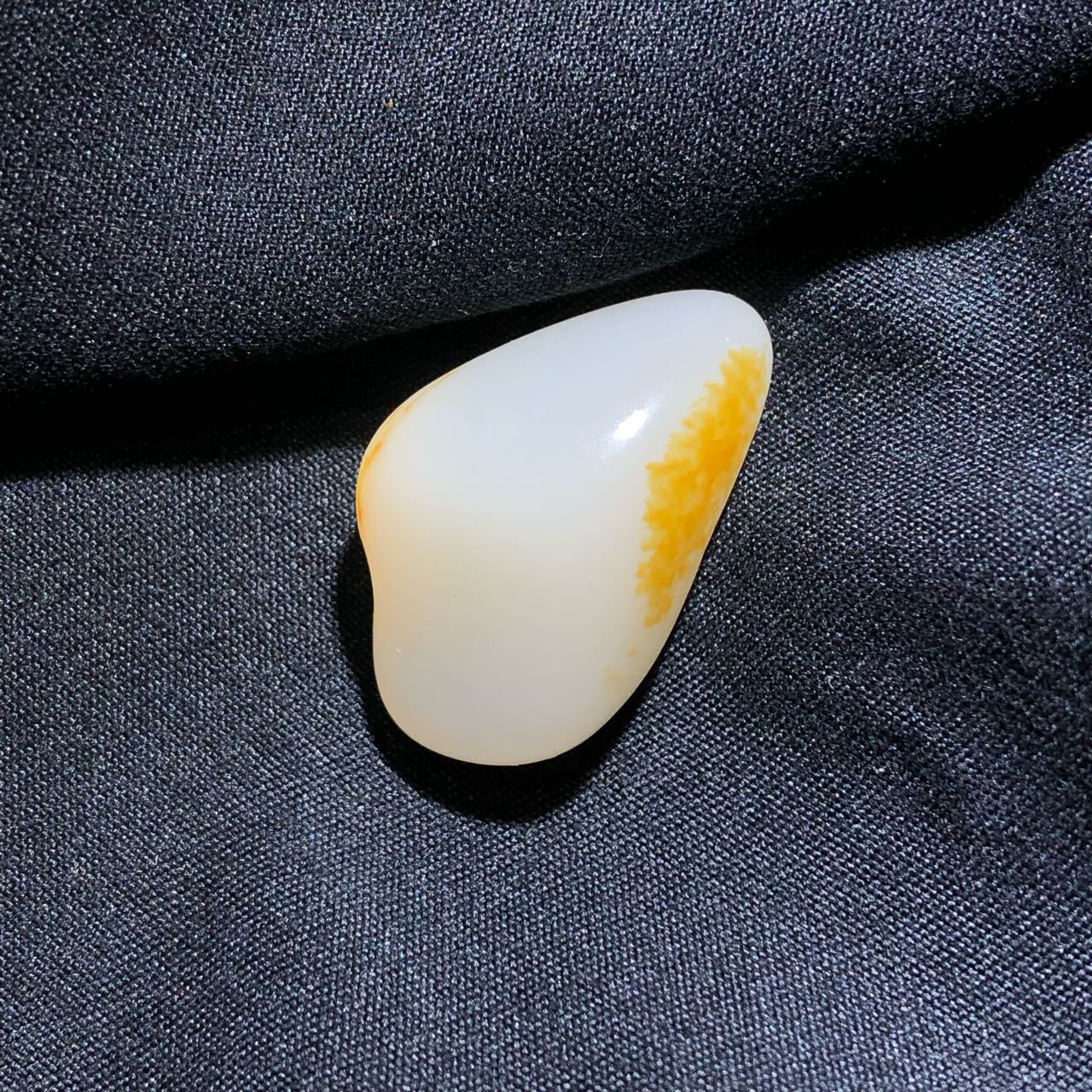 和田玉黄皮白肉独籽