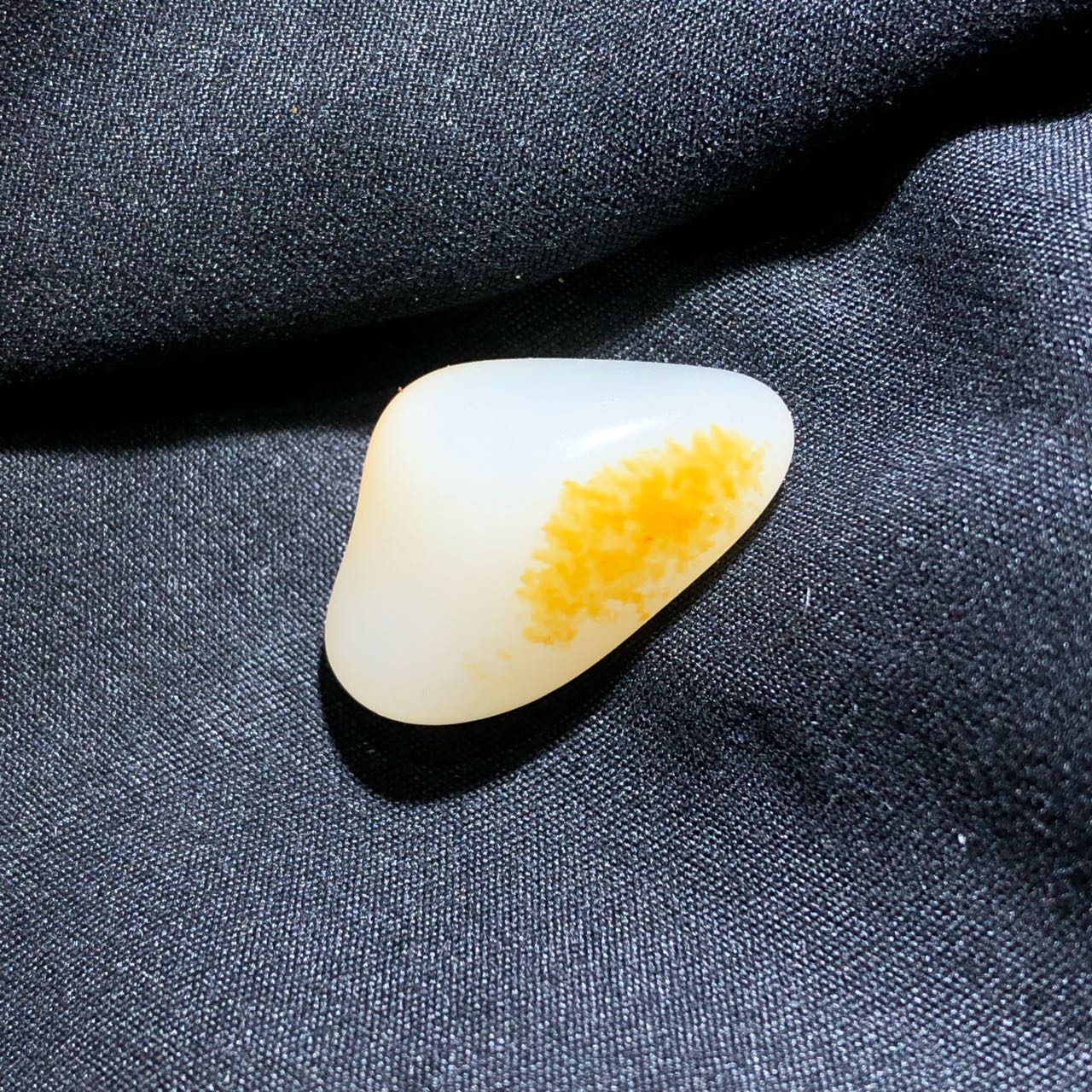 和田玉黄皮白肉独籽