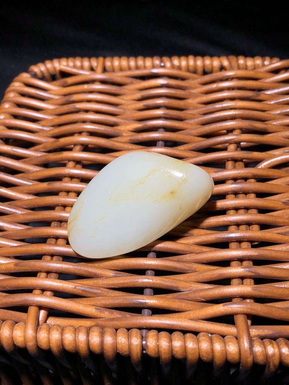 精品純天然和田玉灑金皮獨籽