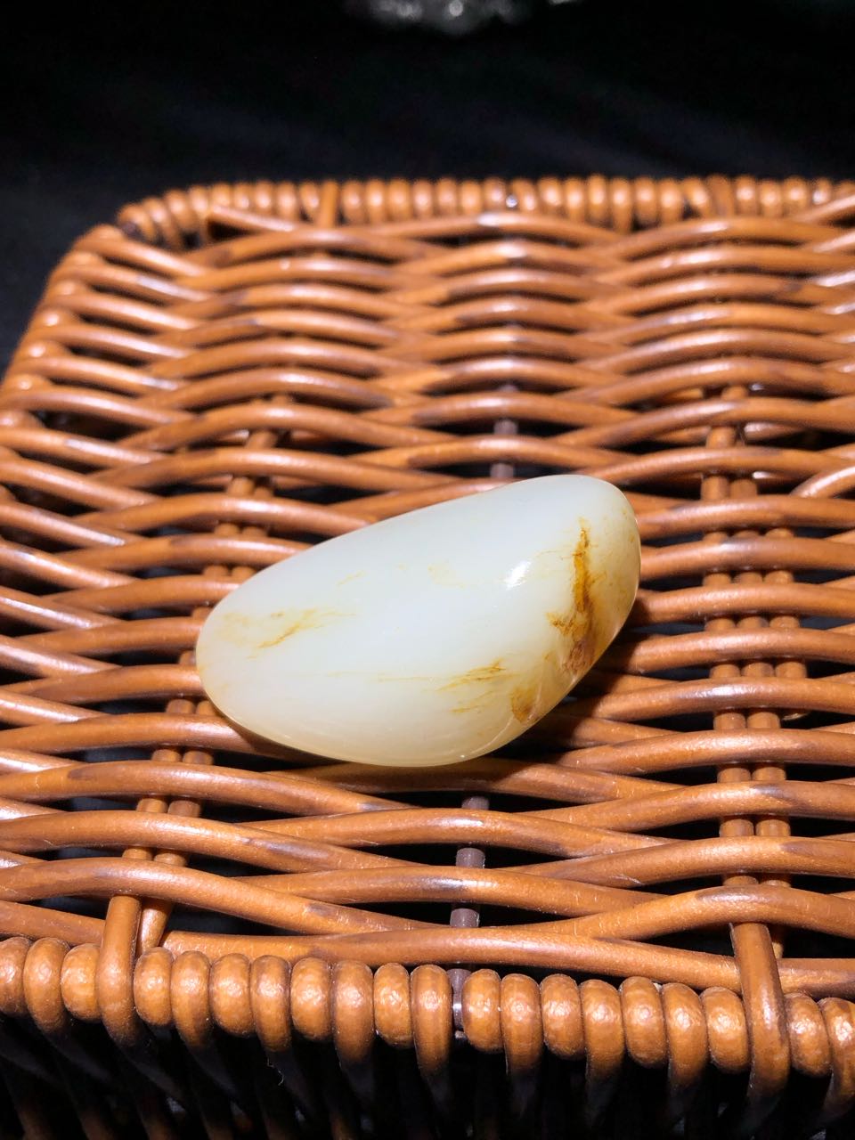 精品純天然和田玉灑金皮獨籽