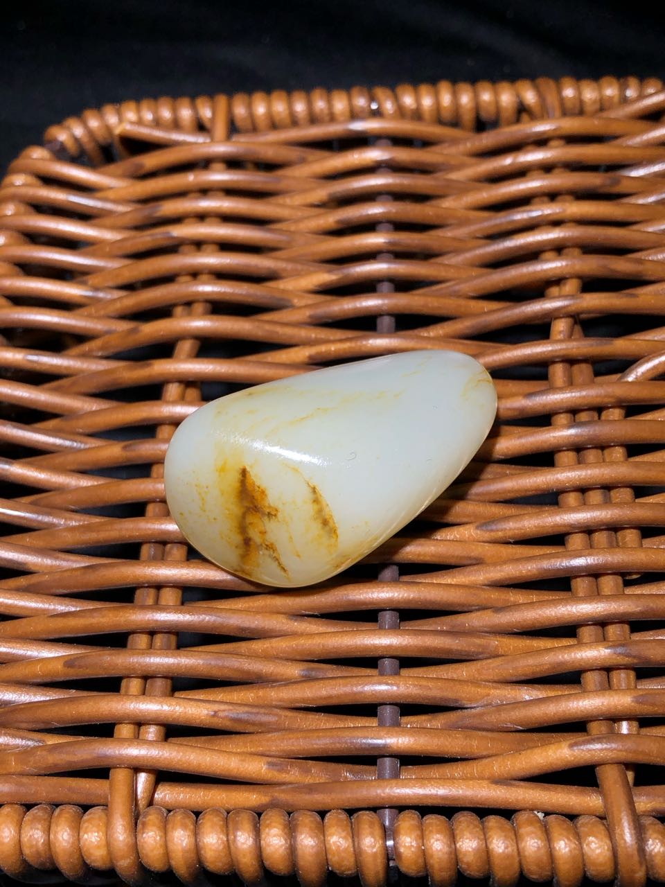 精品純天然和田玉灑金皮獨籽