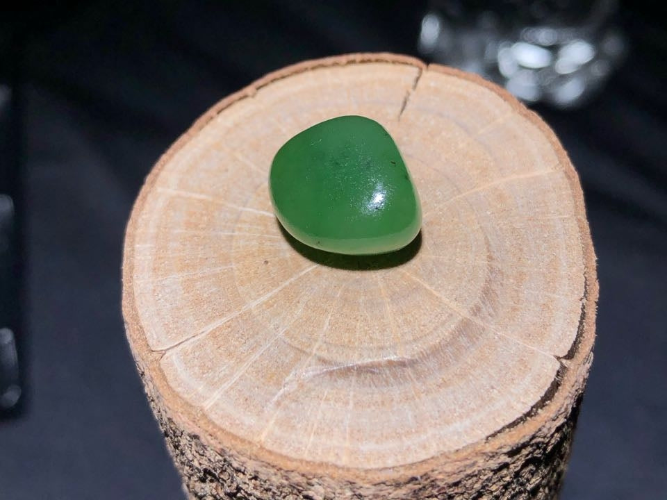 精品和田玉碧玉獨籽