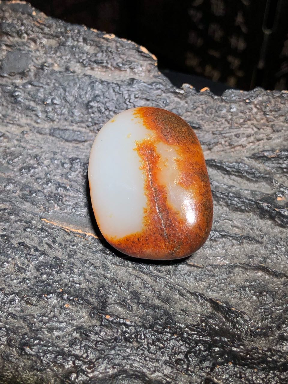 精品和田玉紅皮白肉無修獨籽