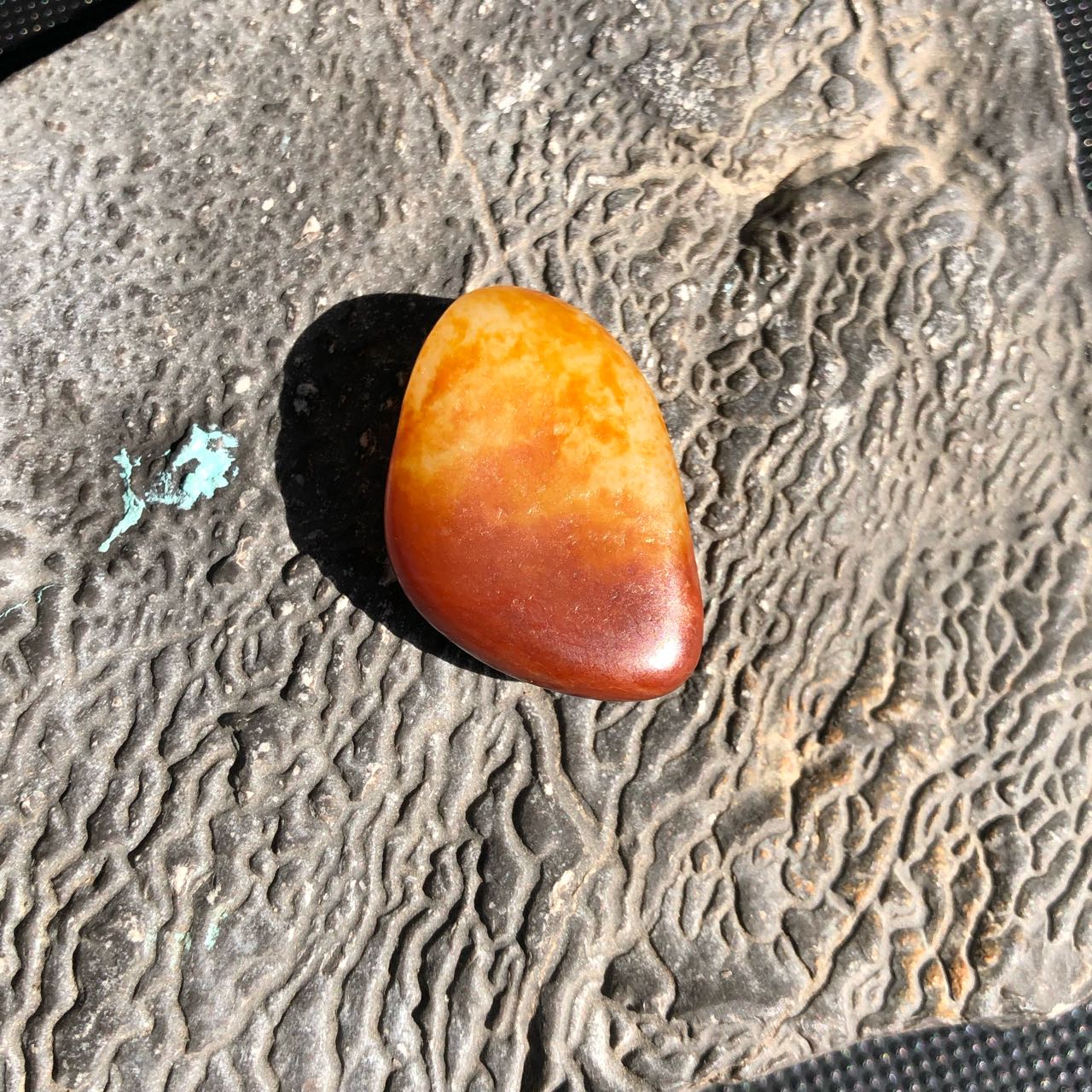 收藏级红皮白肉和田玉挂件