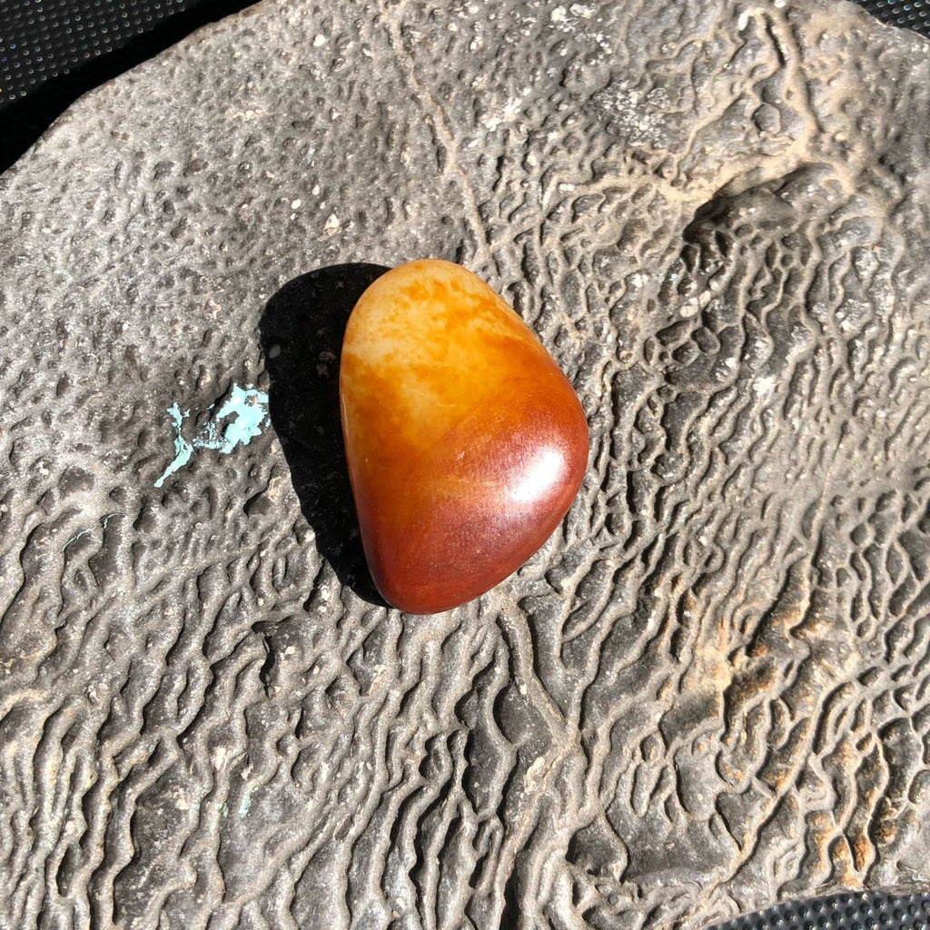 收藏级红皮白肉和田玉挂件