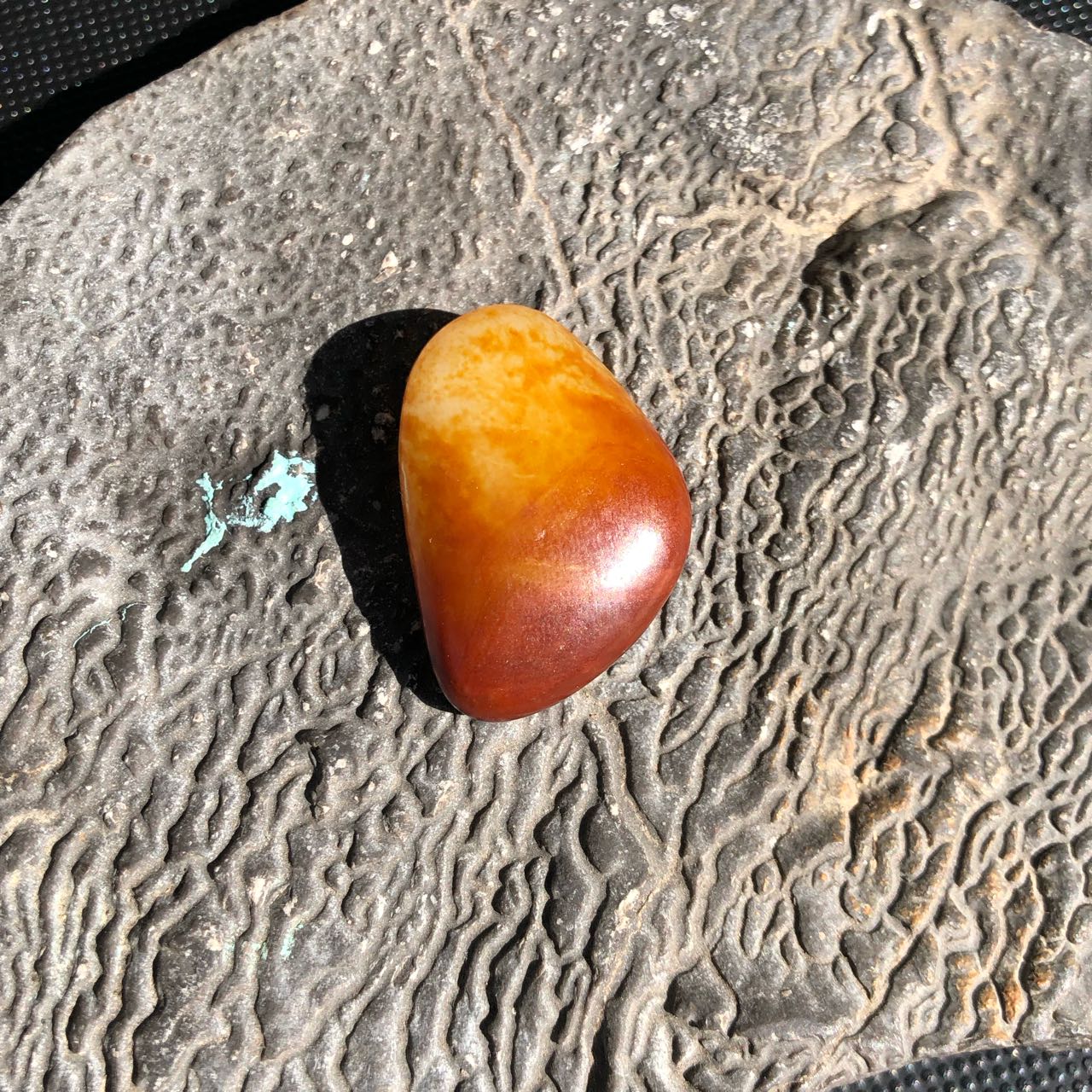 收藏级红皮白肉和田玉挂件