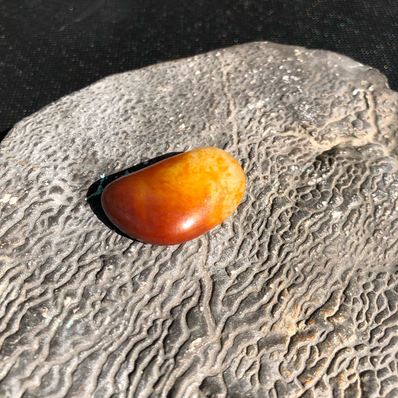 收藏级红皮白肉和田玉挂件