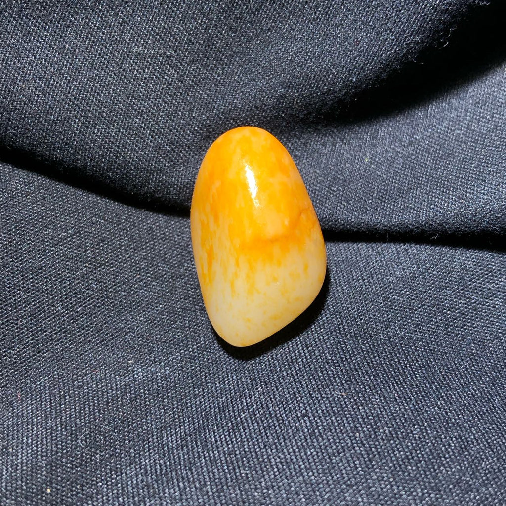 精品和田玉黄皮白肉独籽