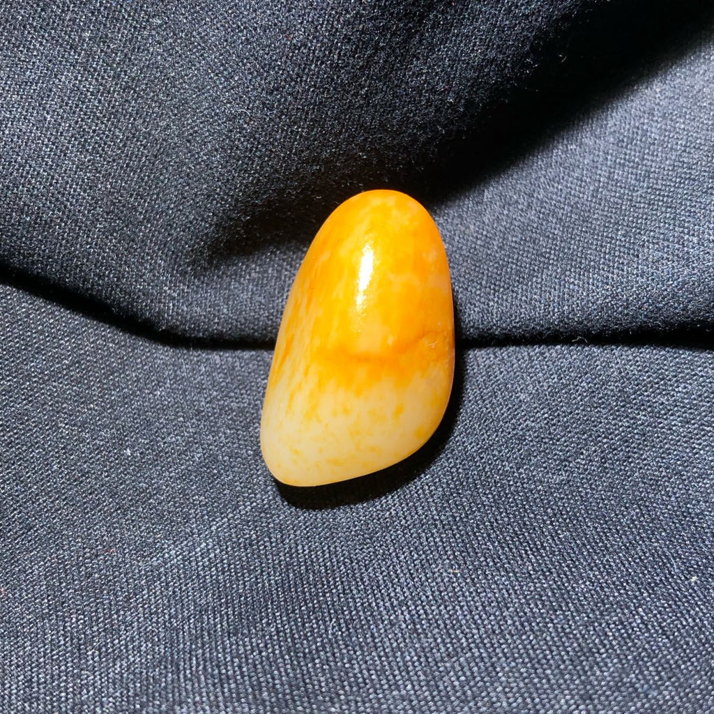 精品和田玉黄皮白肉独籽