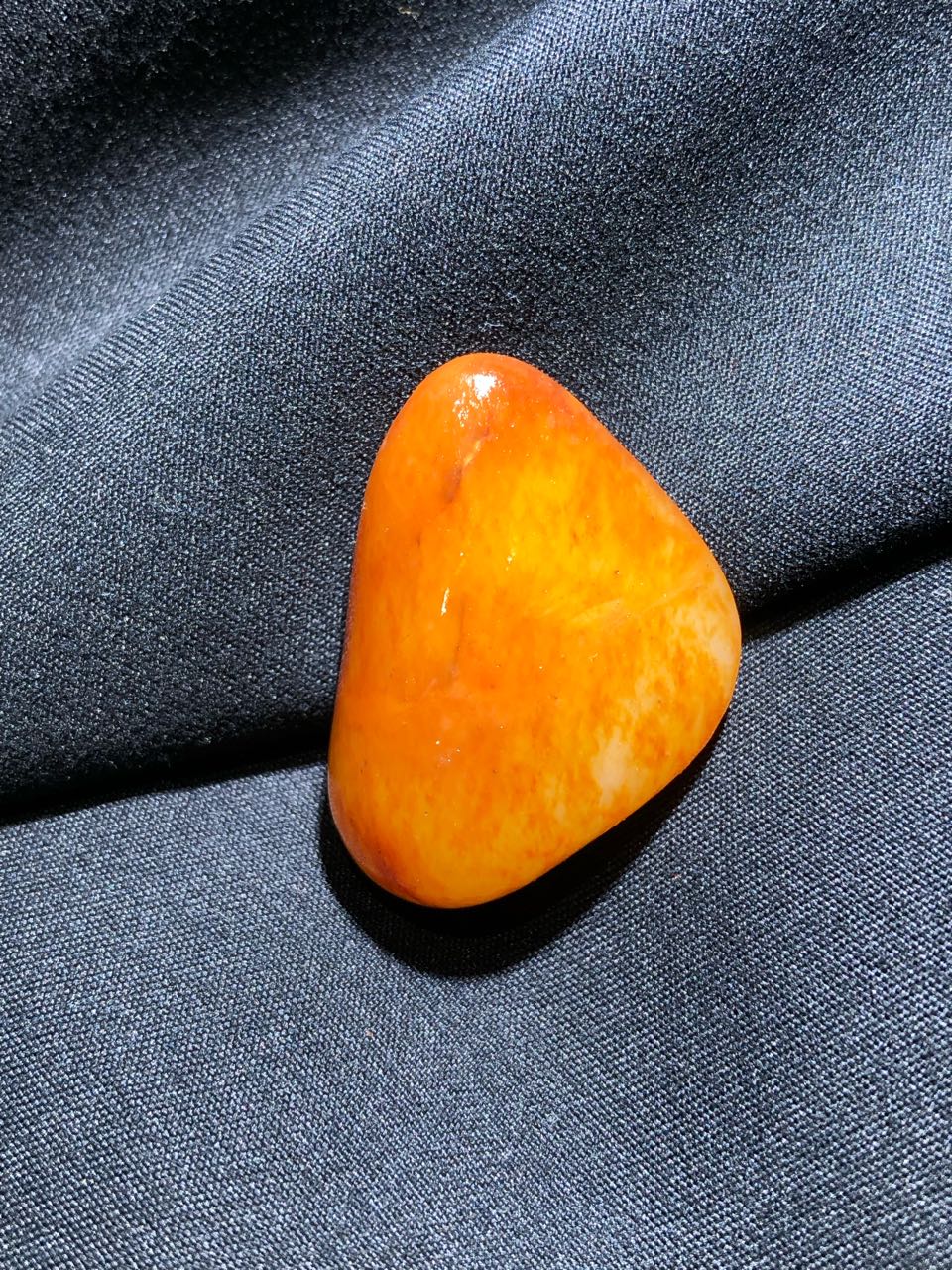 精品和田玉黄琴独籽