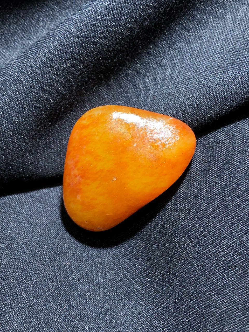 精品和田玉黄琴独籽