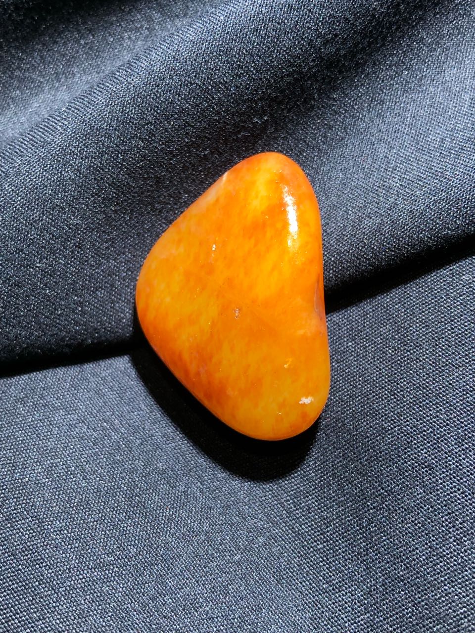 精品和田玉黄琴独籽