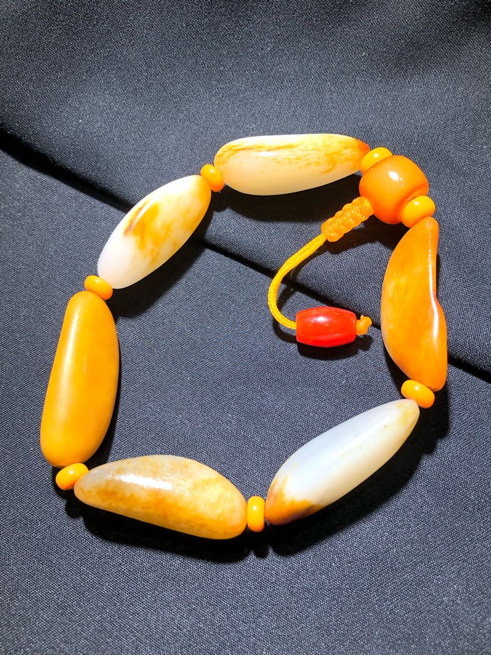 精品和田玉黃沁皮手串