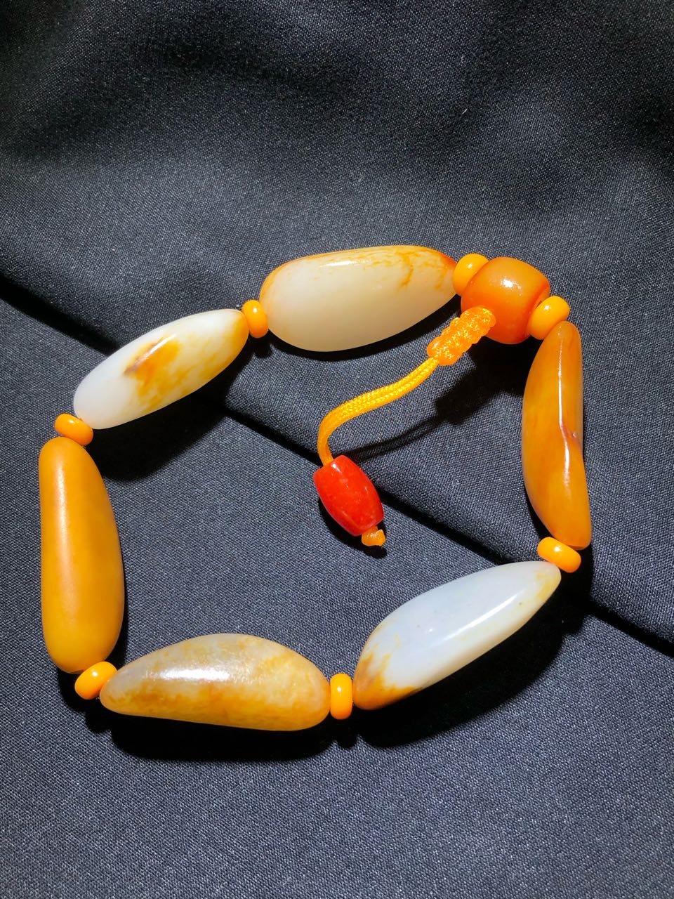 精品和田玉黃沁皮手串