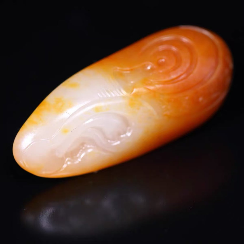 《佛音入耳》天然和田玉籽料掛件