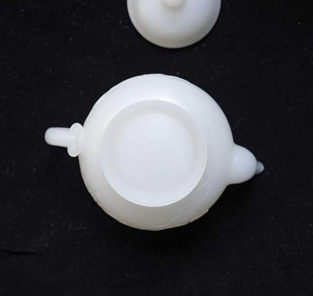 和田玉白玉新疆料雕花玉壺/把件