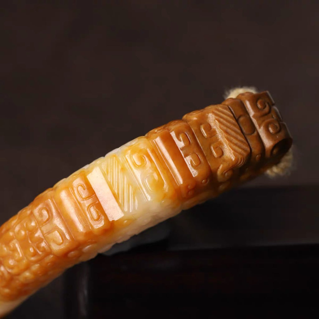 籽料紅皮白肉仿古龍牙吊墜