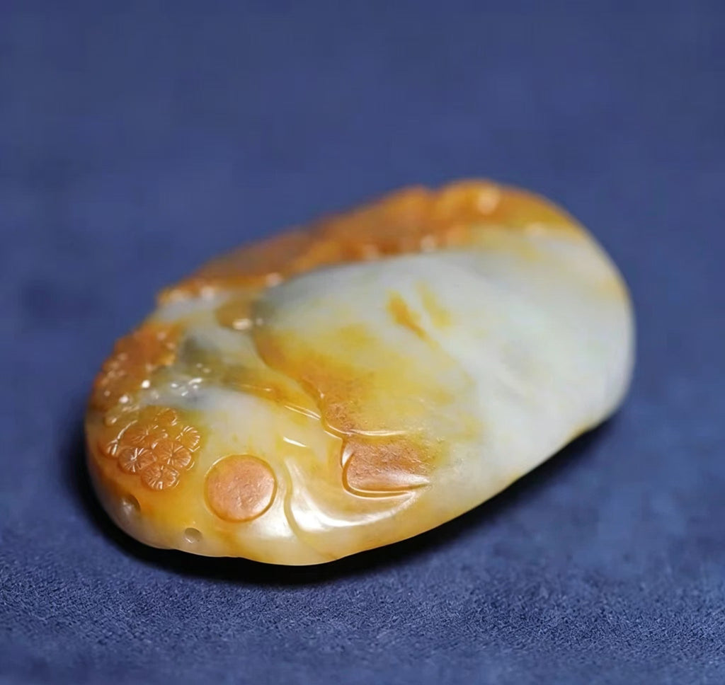 新疆和田青花红皮籽料老虎挂件/手把件