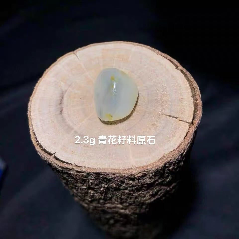 新疆和田玉青花籽料独籽原石
