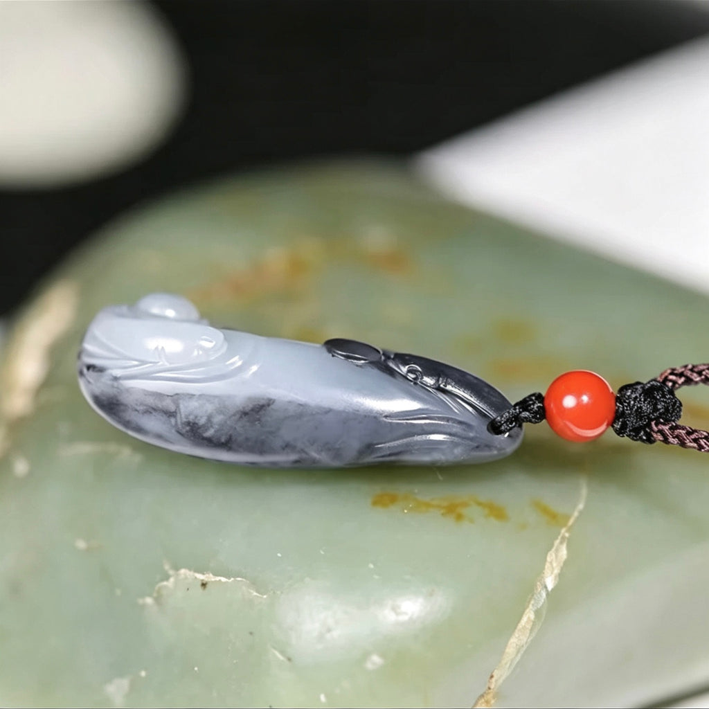 新疆和田玉青花籽料黑白阴阳金鱼吊坠