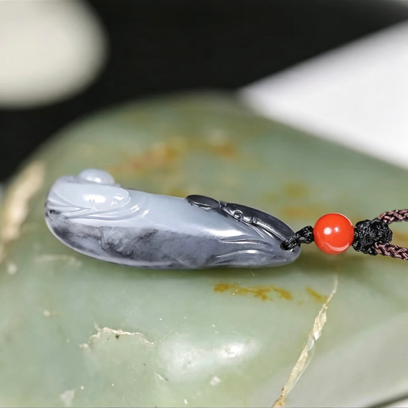 新疆和田玉青花籽料黑白阴阳金鱼吊坠