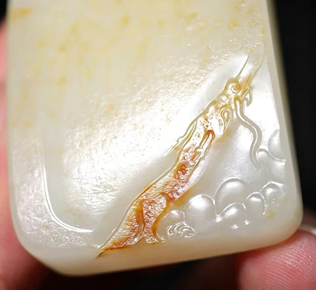 新疆和田玉红皮白玉籽料仿古龙玉牌