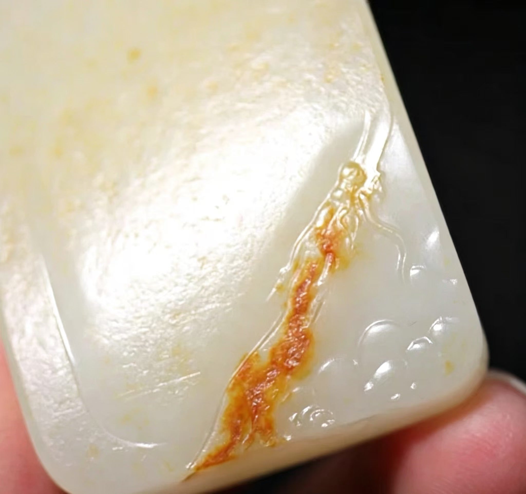 新疆和田玉红皮白玉籽料仿古龙玉牌
