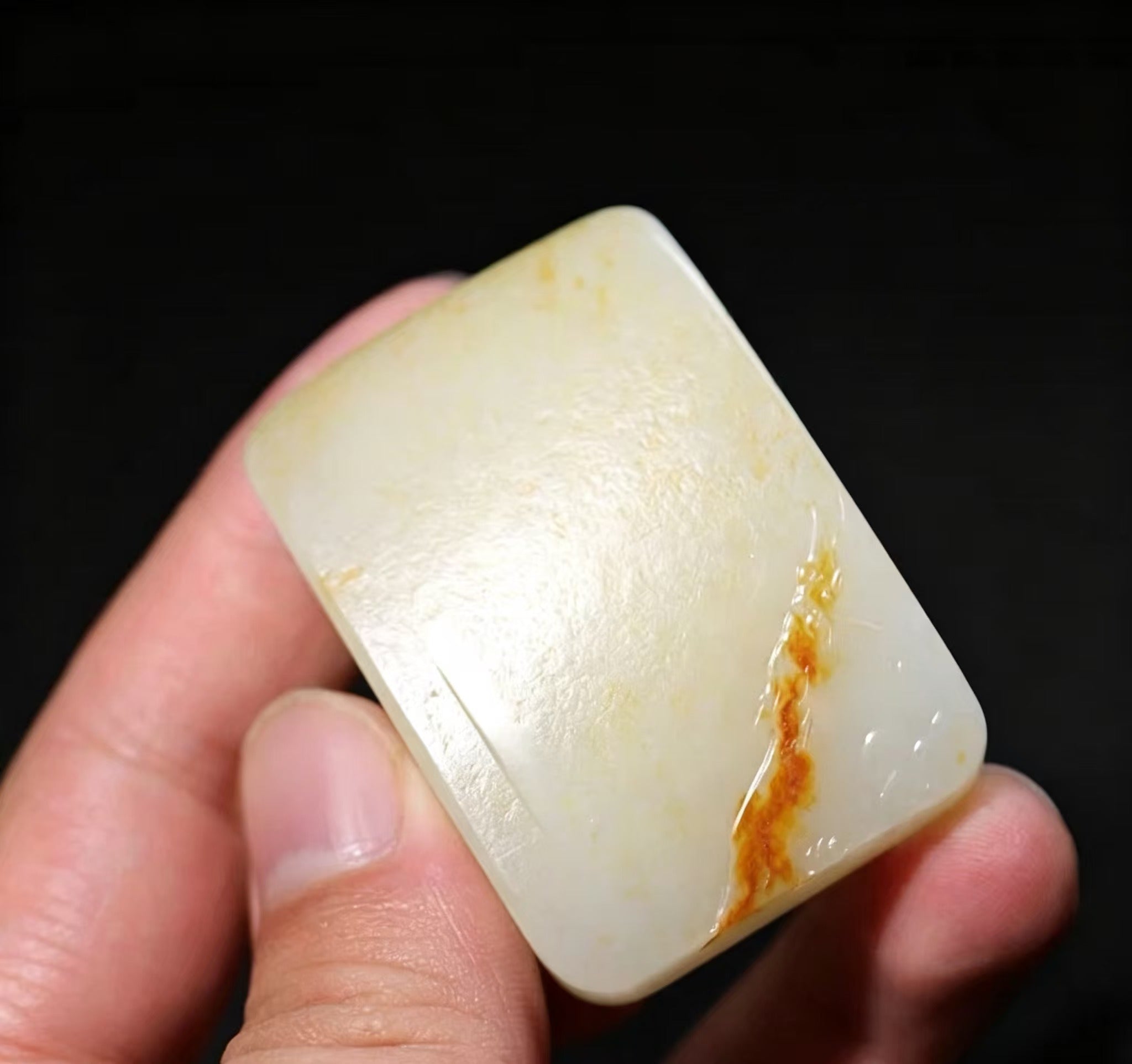 新疆和田玉红皮白玉籽料仿古龙玉牌