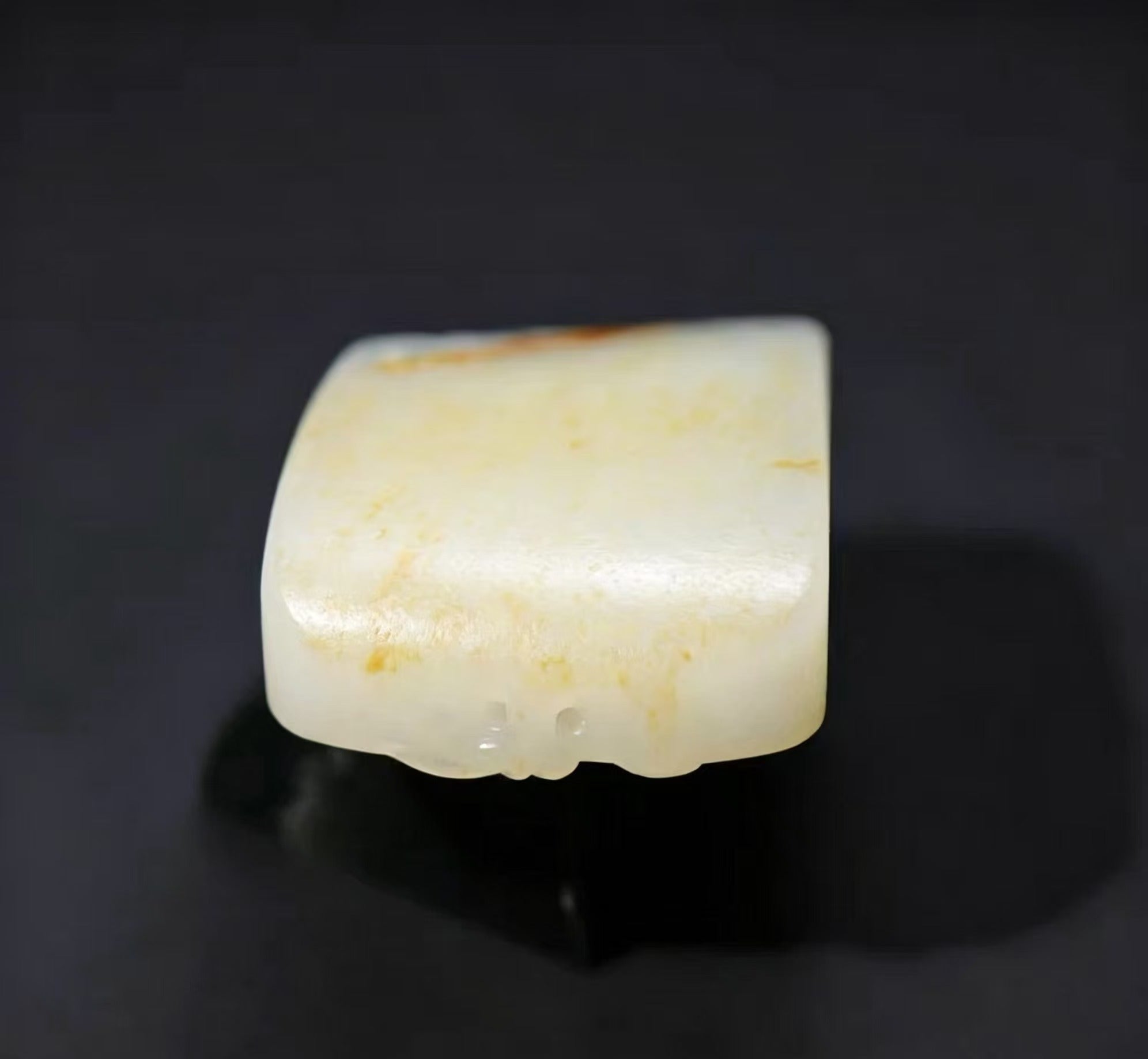 新疆和田玉红皮白玉籽料仿古龙玉牌