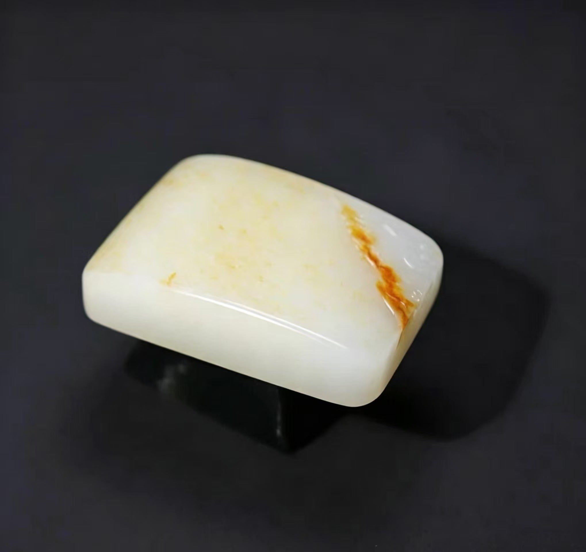 新疆和田玉红皮白玉籽料仿古龙玉牌