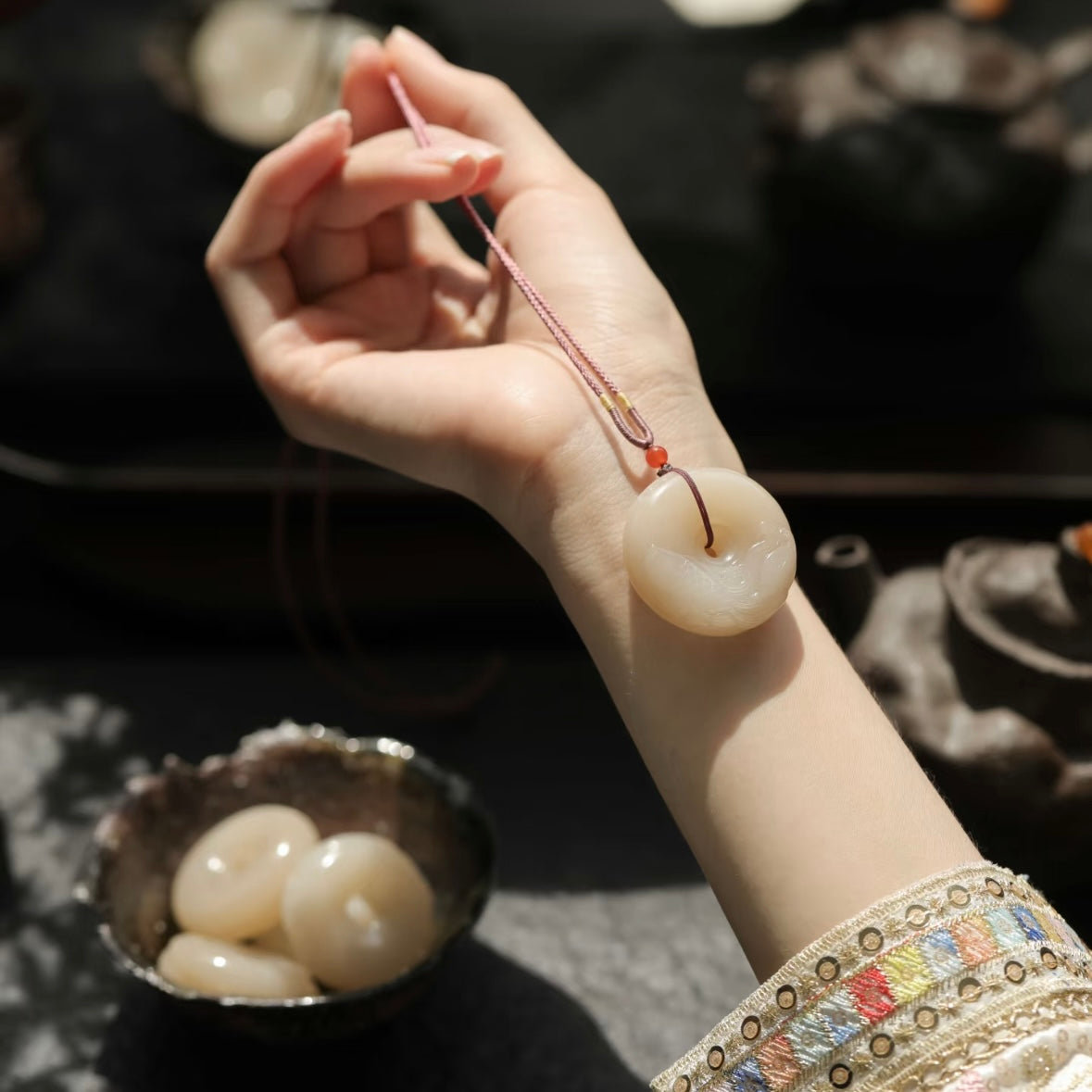 和田玉藕粉金鱼平安扣