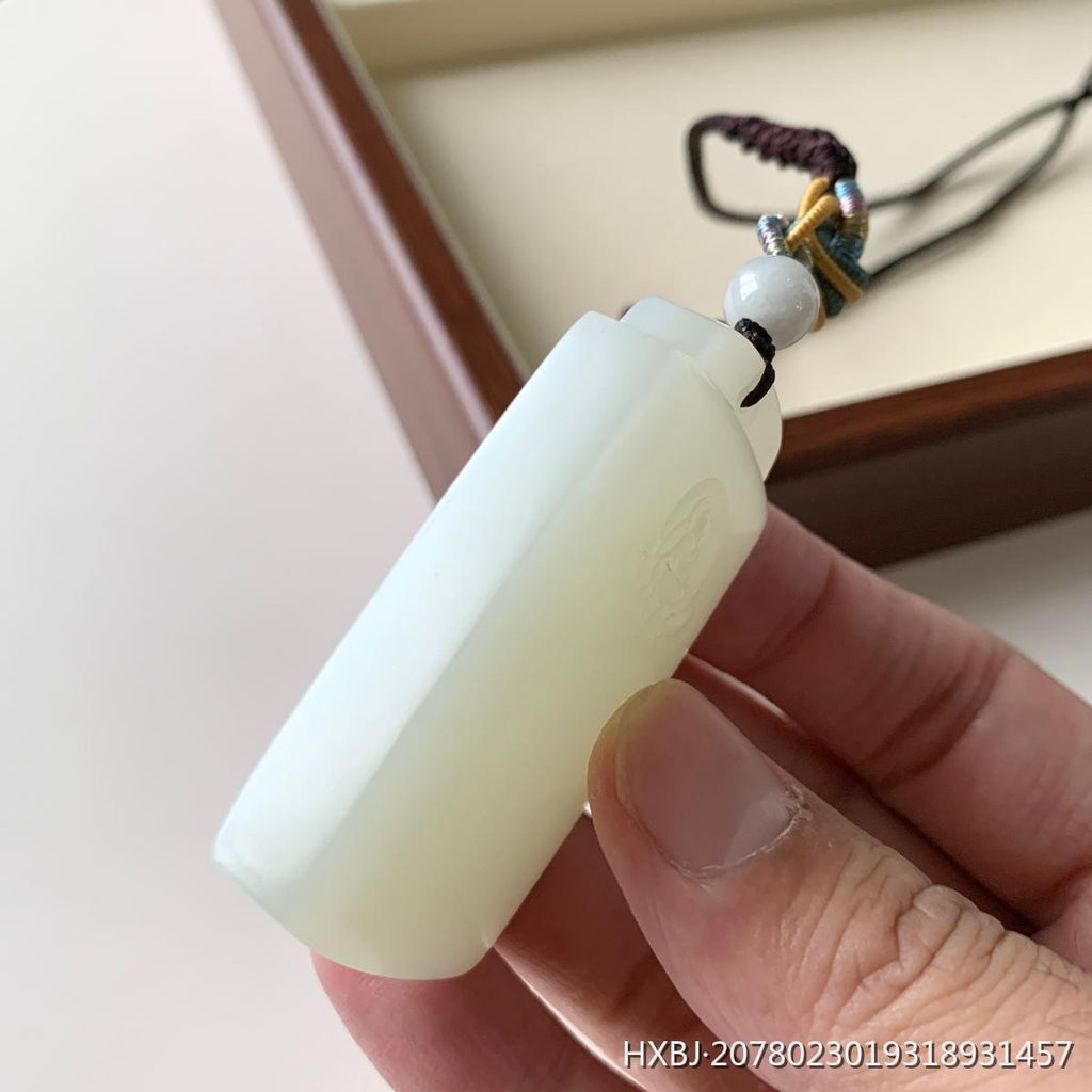 和田玉俄料巴沙山料白玉无事牌吊坠