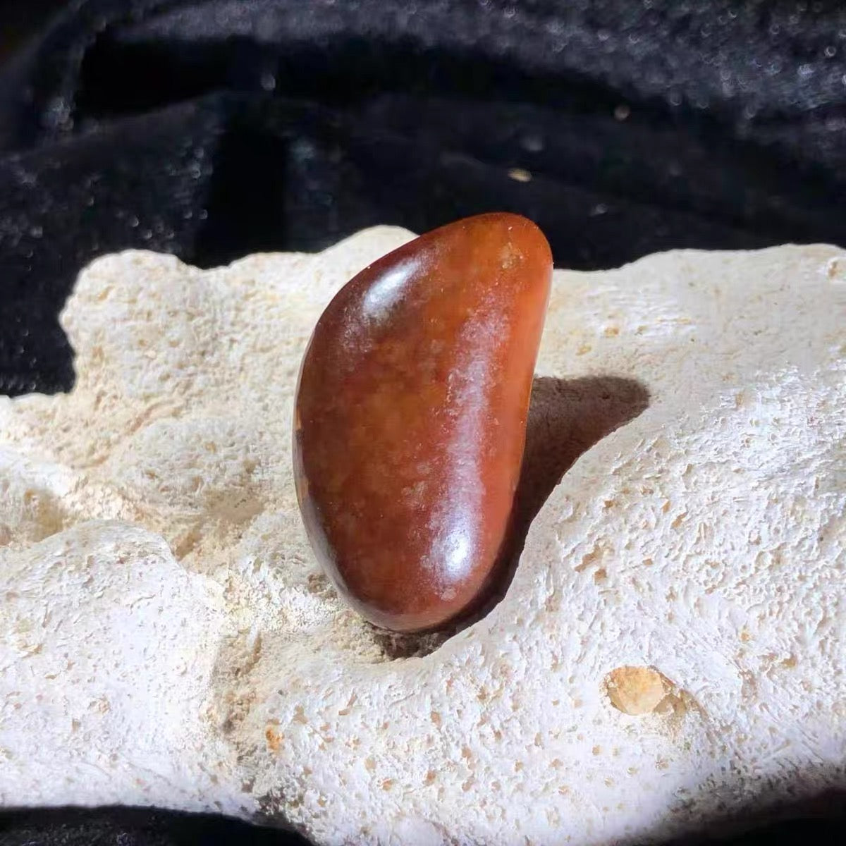 新疆和田玉籽料红皮独籽原石