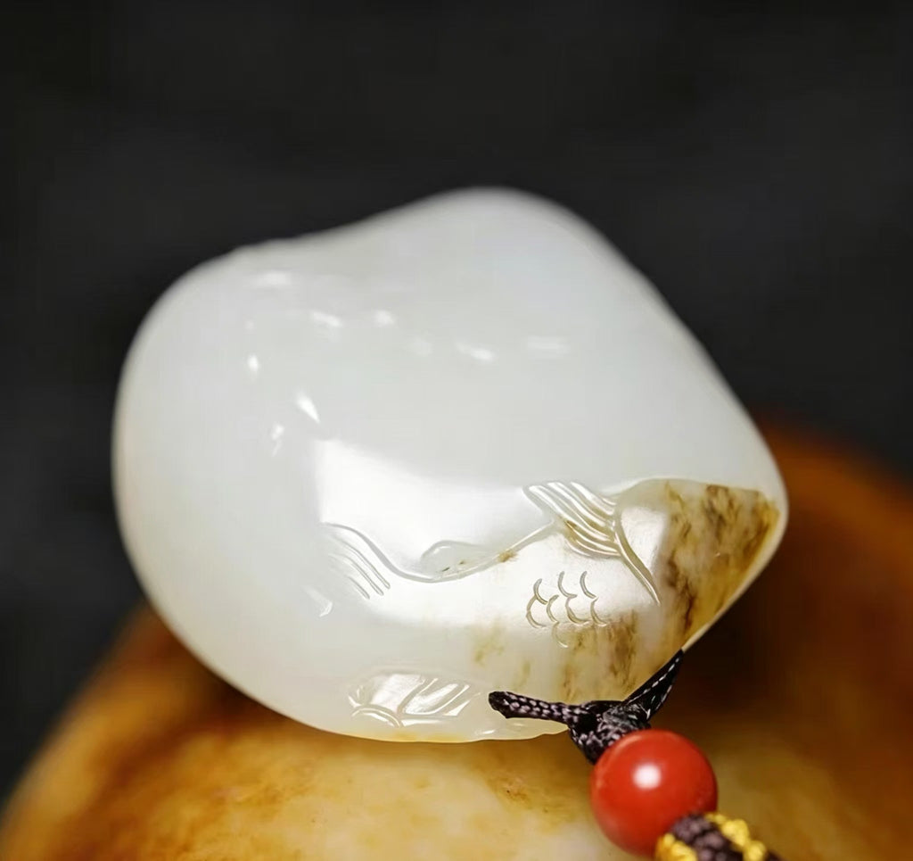 新疆和田玉籽料白玉金鱼吊坠