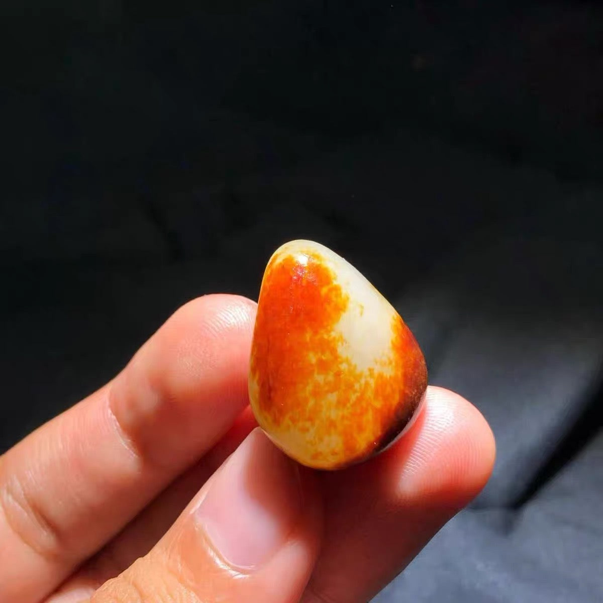新疆和田玉籽料红皮独籽原石