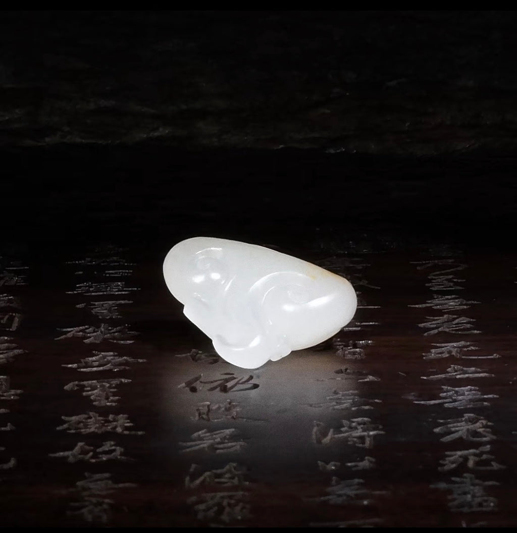 新疆和田玉籽料洒金皮如意小吊坠