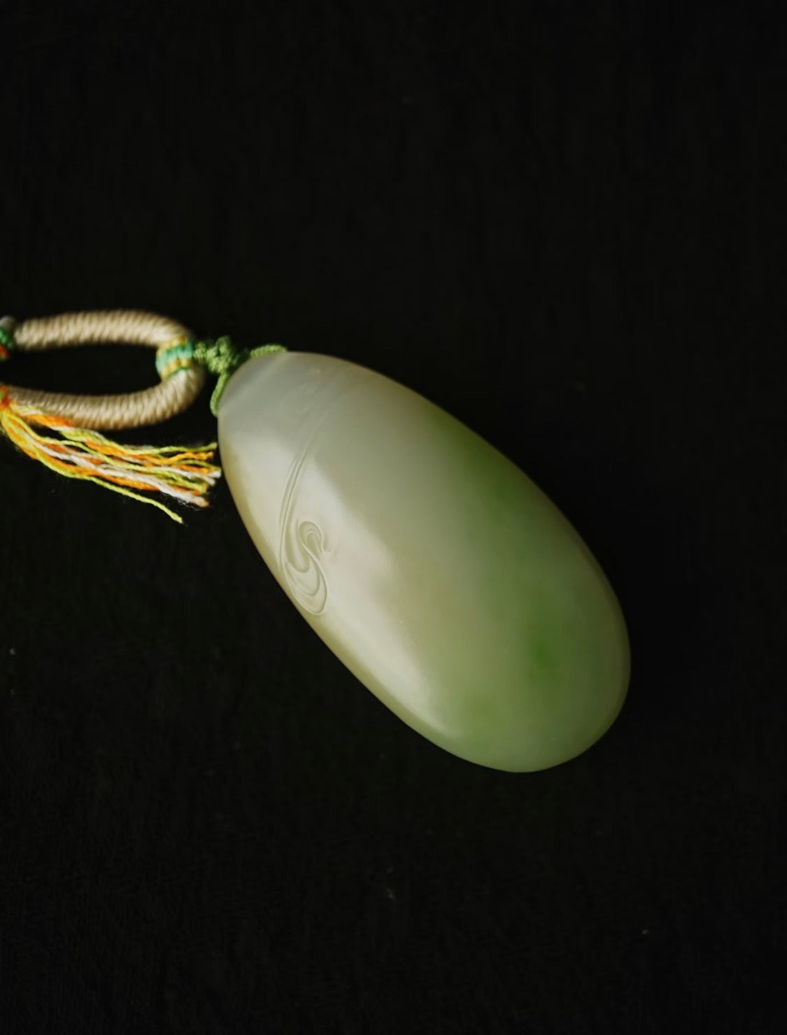 和田玉翠青糖莲花吊坠