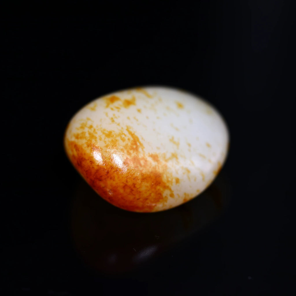 新疆和田玉籽料精品红皮原石手把件