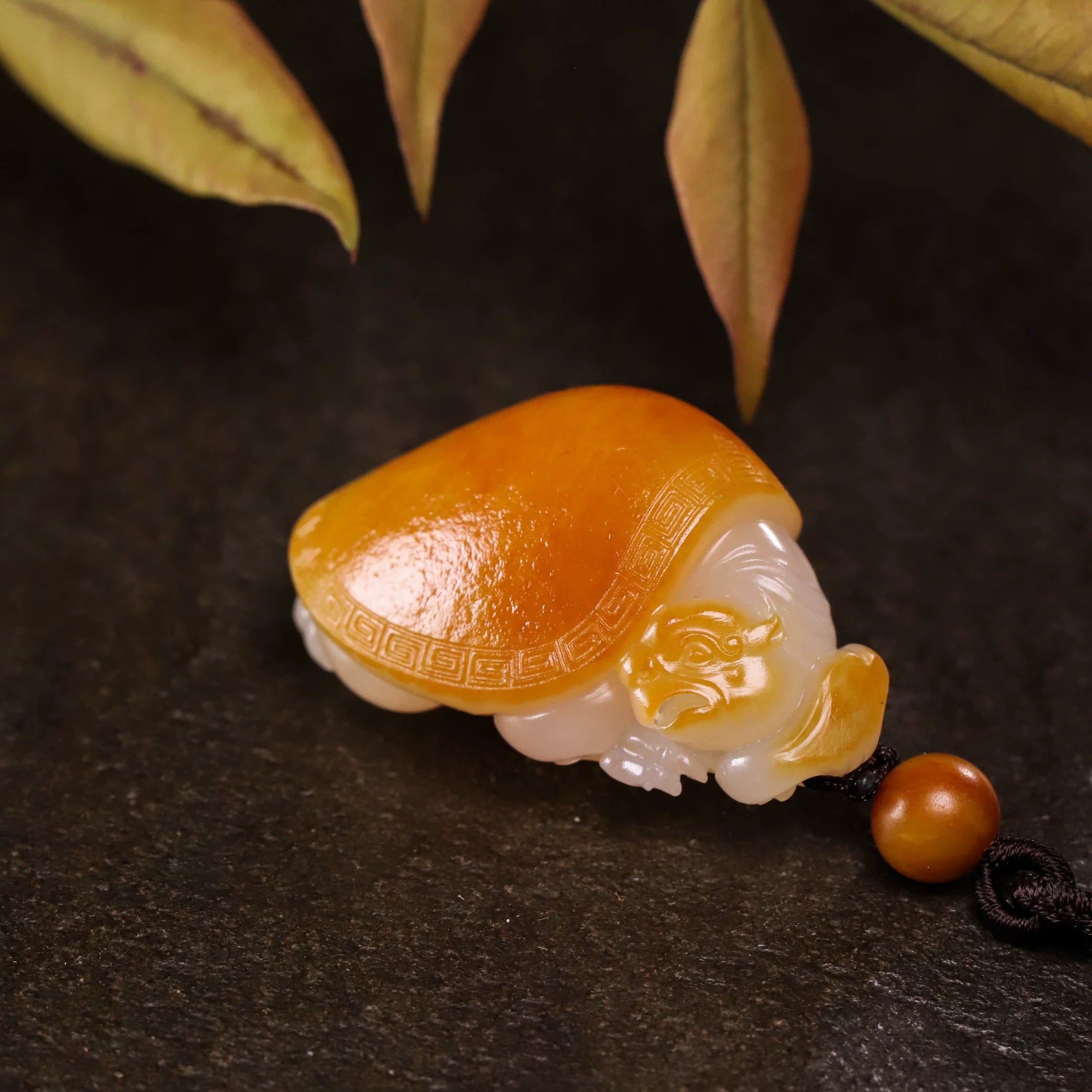 新疆和田玉籽料金红皮白肉龙龟挂件