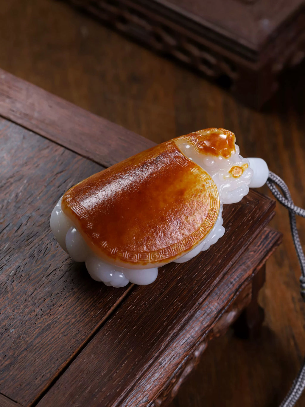 【传世级】新疆和田玉籽料红皮白肉玄武挂件