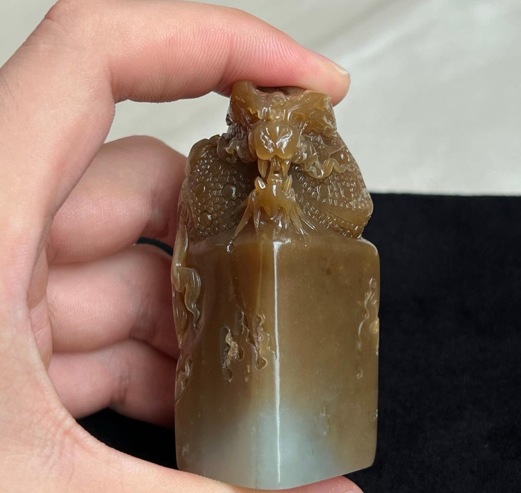 和田玉新疆料且末糖龙纹印章