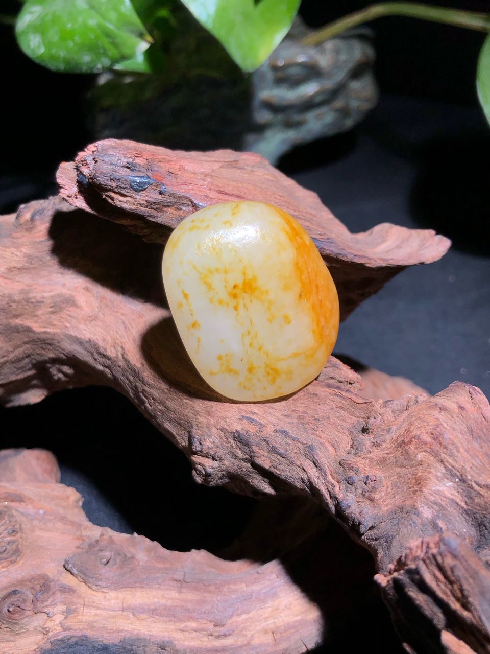 新疆和田玉独籽洒金皮挂件