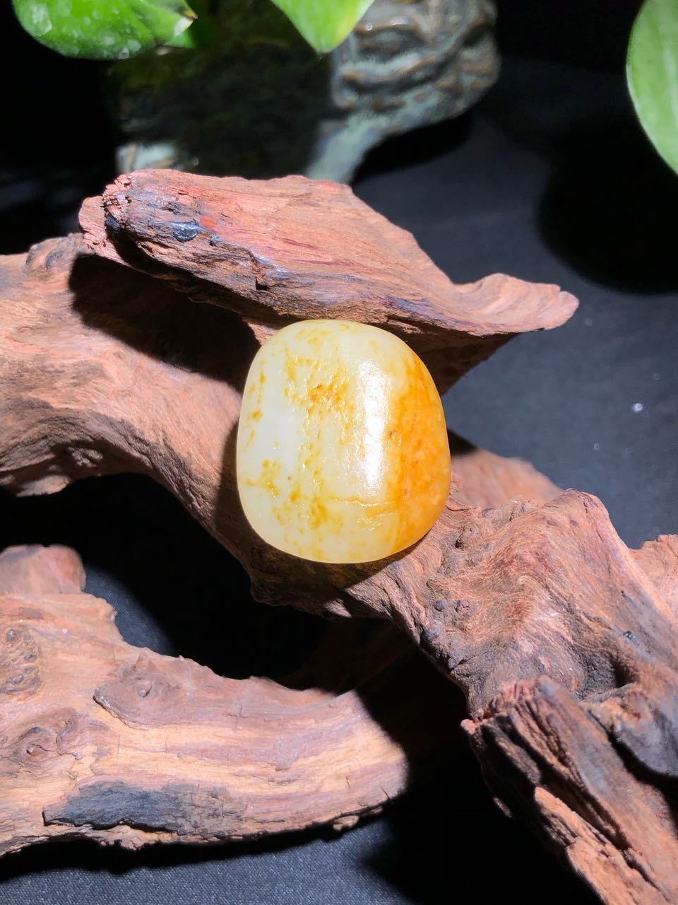 新疆和田玉独籽洒金皮挂件