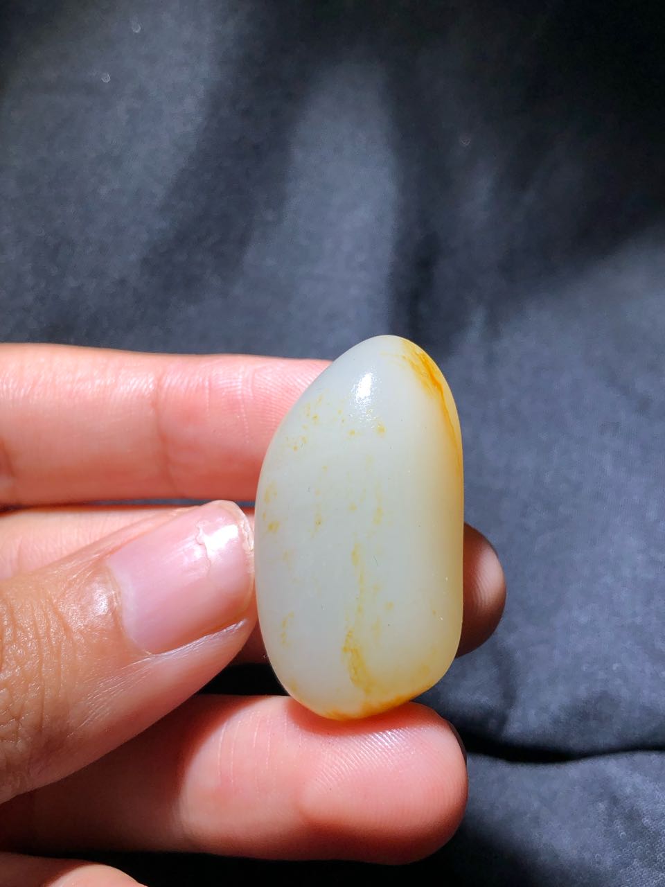 新疆和田玉独籽黄皮手把件