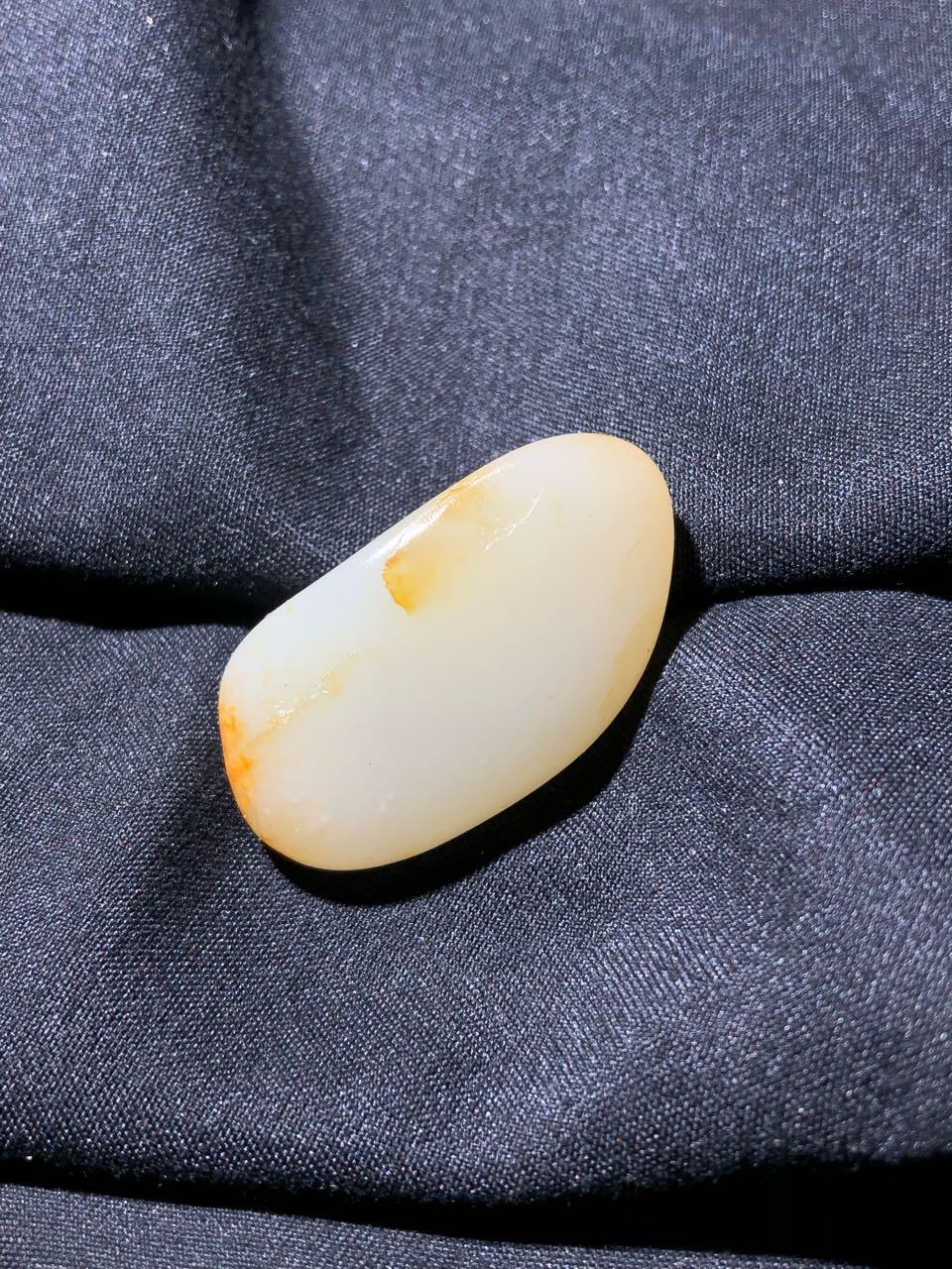 新疆和田玉独籽黄皮手把件