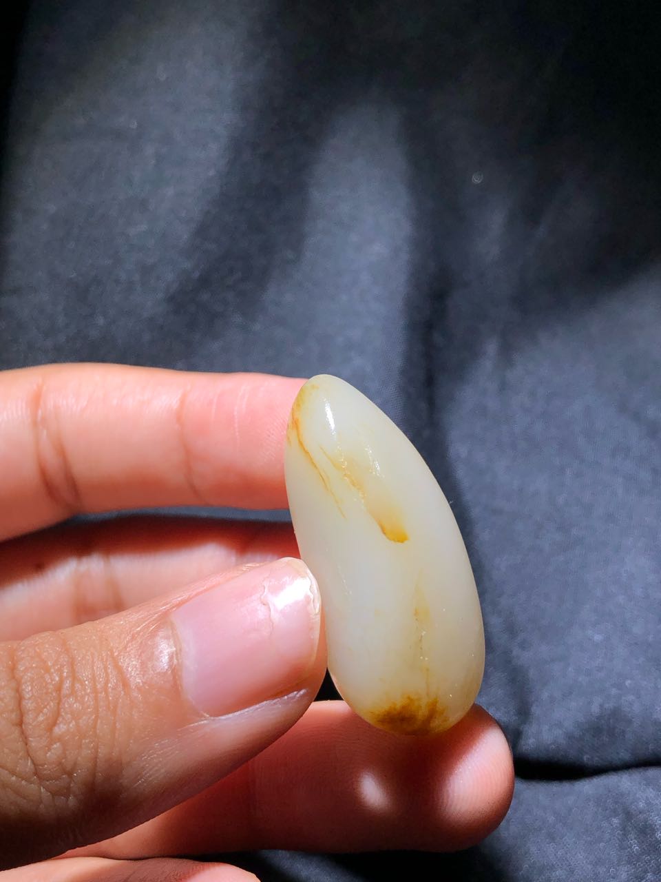 新疆和田玉独籽黄皮手把件