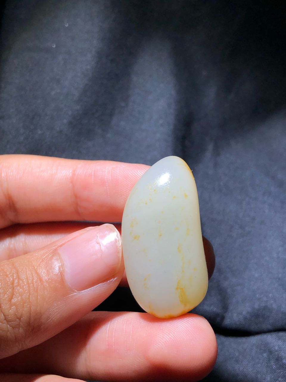 新疆和田玉独籽黄皮手把件