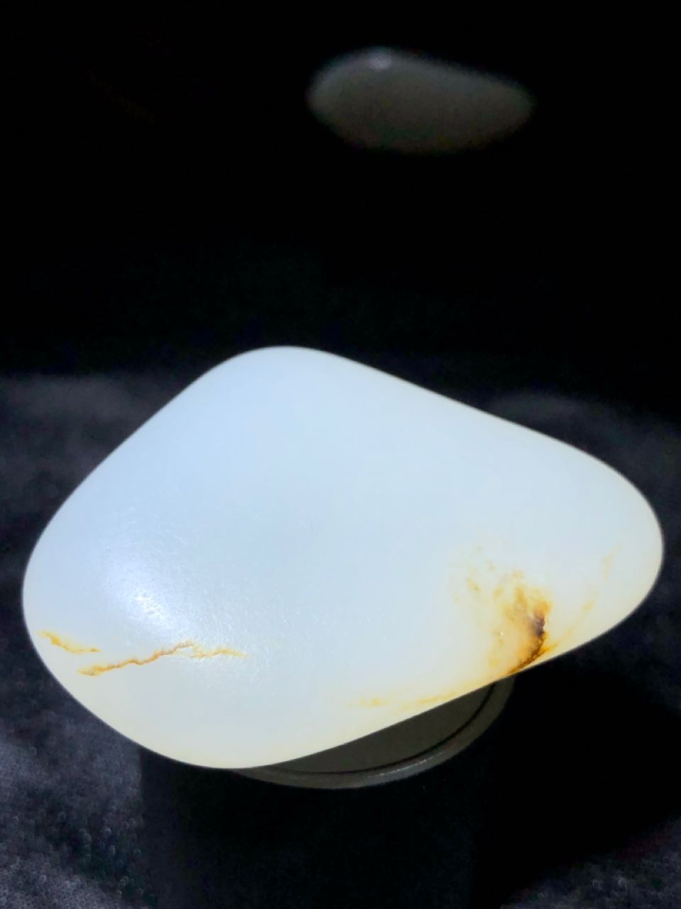 新疆和田玉光白籽原石挂件 天然原籽原皮无修形洒金皮籽料手把件